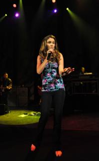 Joss Stone feet photo thumbnail