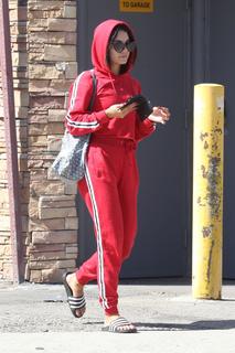 Vanessa Hudgens feet photo thumbnail