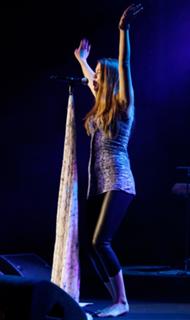 Joss Stone feet photo thumbnail