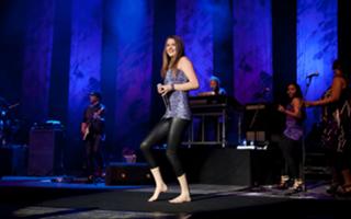 Joss Stone feet photo thumbnail