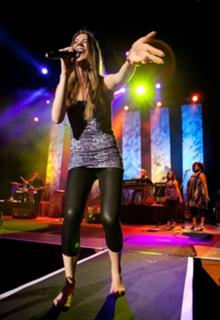Joss Stone feet photo thumbnail