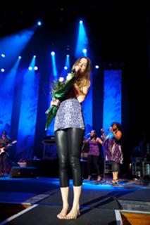 Joss Stone feet photo thumbnail