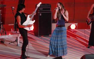 Joss Stone feet photo thumbnail