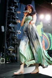 Joss Stone feet photo thumbnail