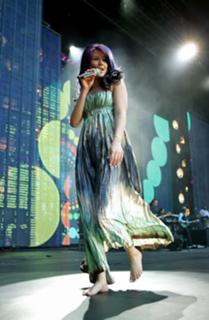 Joss Stone feet photo thumbnail