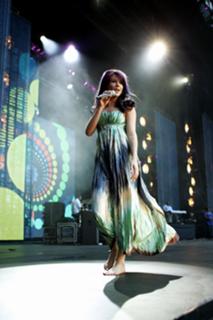 Joss Stone feet photo thumbnail