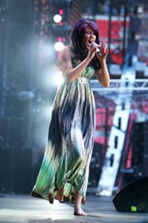 Joss Stone feet photo thumbnail