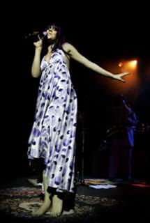 Joss Stone feet photo thumbnail