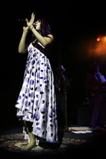 Joss Stone feet photo thumbnail