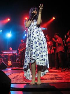 Joss Stone feet photo thumbnail