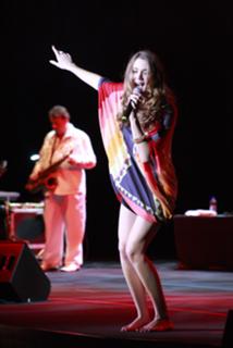 Joss Stone feet photo thumbnail
