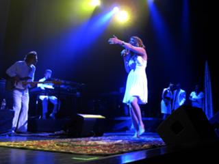 Joss Stone feet photo thumbnail