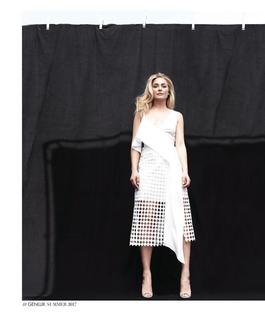 Elisabeth Röhm feet photo thumbnail