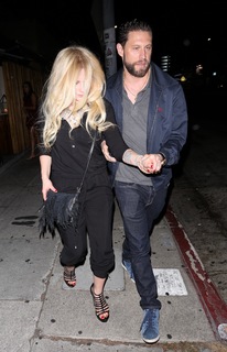 Avril Lavigne feet photo thumbnail