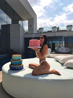 Jen Selter feet photo thumbnail