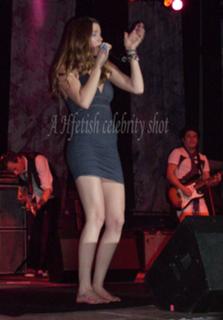 Joss Stone feet photo thumbnail