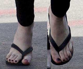 Ashley Olsen feet photo thumbnail
