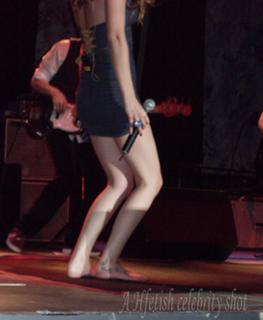 Joss Stone feet photo thumbnail