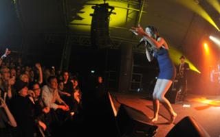 Joss Stone feet photo thumbnail