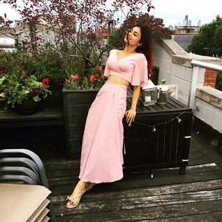 Mouni Roy feet photo thumbnail