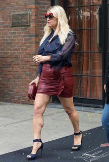 Jessica Simpson feet photo thumbnail