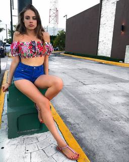 Xenia Tchoumitcheva feet photo thumbnail