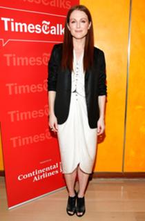 Julianne Moore feet photo thumbnail