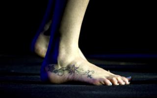 Joss Stone feet photo thumbnail
