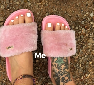 Fearne Cotton feet photo thumbnail
