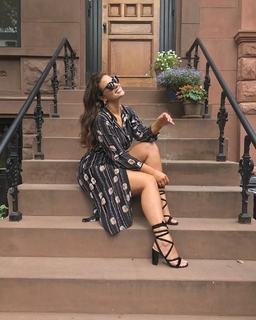 Ashley Graham feet photo thumbnail