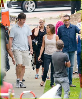 Jennifer Aniston feet photo thumbnail