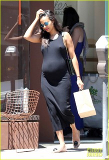 Zoe Saldana feet photo thumbnail