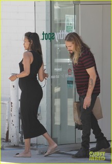 Zoe Saldana feet photo thumbnail