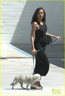 Zoe Saldana feet photo thumbnail