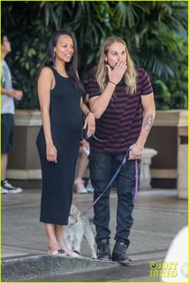 Zoe Saldana feet photo thumbnail