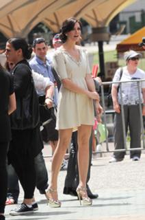 Mandy Moore feet photo thumbnail