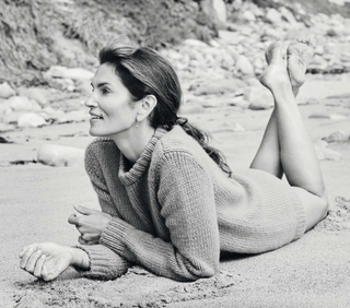 Cindy Crawford feet photo thumbnail