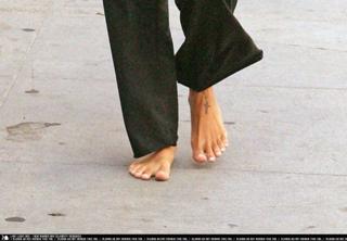 Nicole Richie feet photo thumbnail