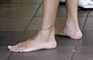 Nicole Richie feet photo thumbnail