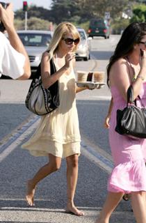 Nicole Richie feet photo thumbnail