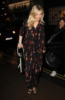 Sienna Miller feet photo thumbnail