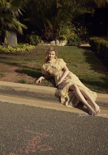 Kirsten Dunst feet photo thumbnail
