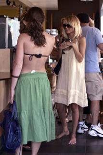 Nicole Richie feet photo thumbnail