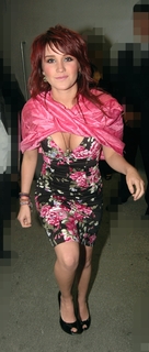 Dulce María feet photo thumbnail