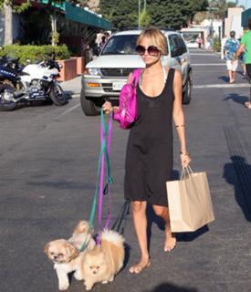 Nicole Richie feet photo thumbnail