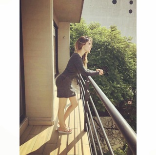 Dulce María feet photo thumbnail