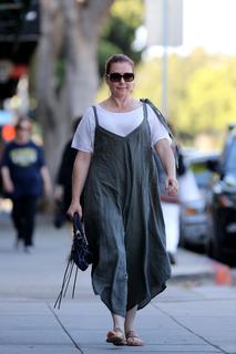 Alyson Hannigan feet photo thumbnail