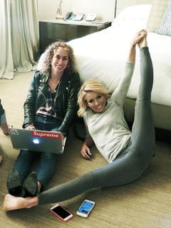 Kelly Ripa feet photo thumbnail