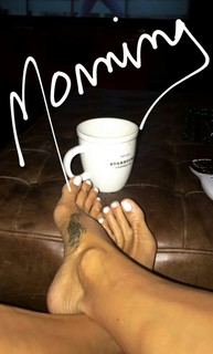 Brooke Burke feet photo thumbnail