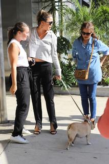 Chrissy Teigen feet photo thumbnail